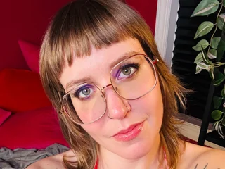 AliaQuinn Bdsm webcam from Canada