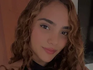 carolyne_18 Straight webcam from Colombia